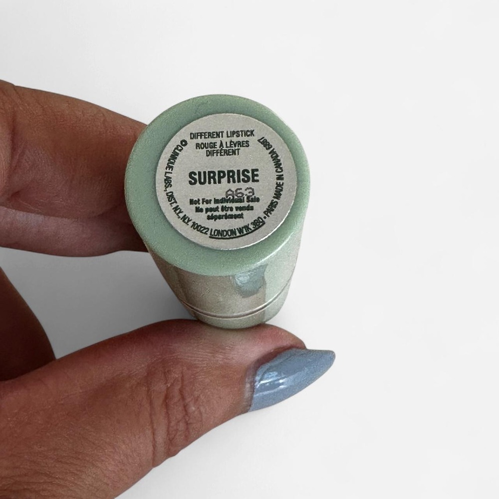 New Clinique Different lipstick in shade surprise - Picture 3 of 4